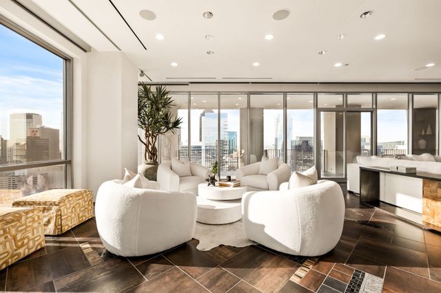 1717 Arts Plaza 2002, Dallas, TX 75201