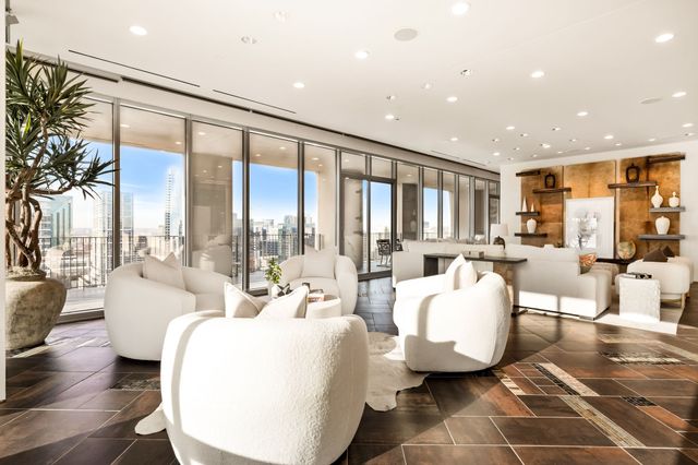 1717 Arts Plaza 2002, Dallas, TX 75201