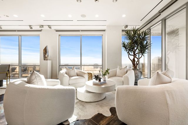 1717 Arts Plaza 2002, Dallas, TX 75201