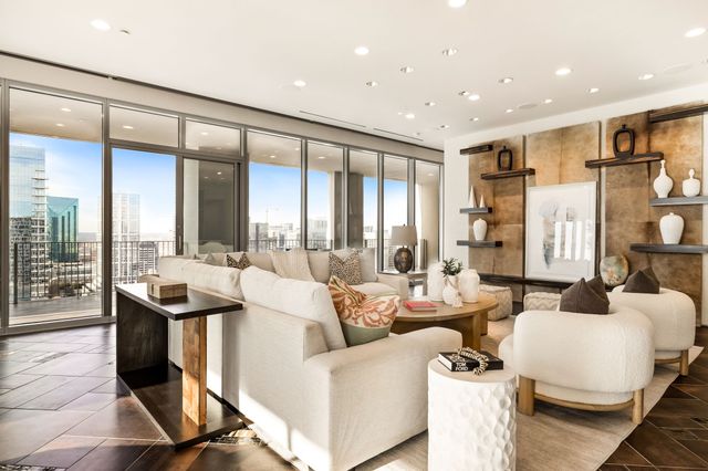 1717 Arts Plaza 2002, Dallas, TX 75201