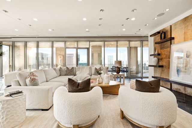 1717 Arts Plaza 2002, Dallas, TX 75201