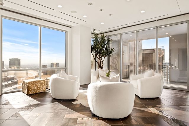 1717 Arts Plaza 2002, Dallas, TX 75201