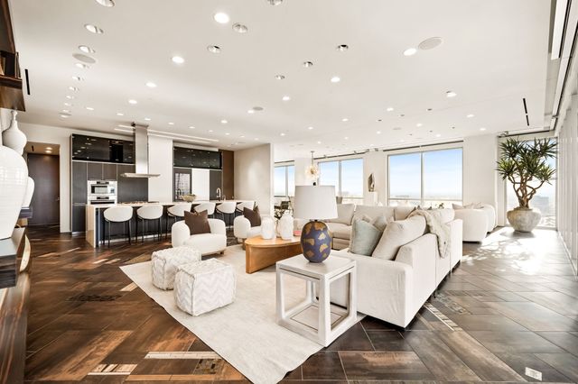 1717 Arts Plaza 2002, Dallas, TX 75201