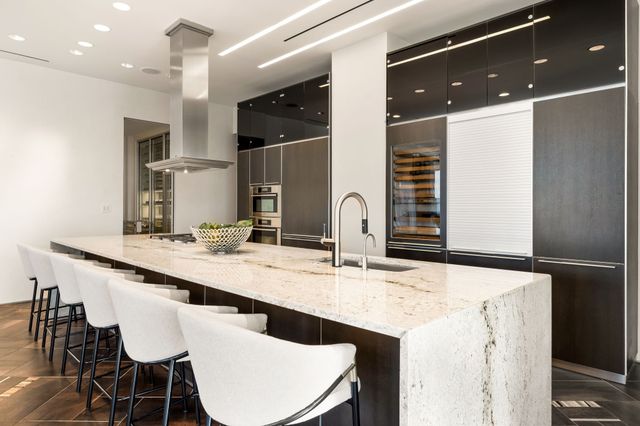 1717 Arts Plaza 2002, Dallas, TX 75201