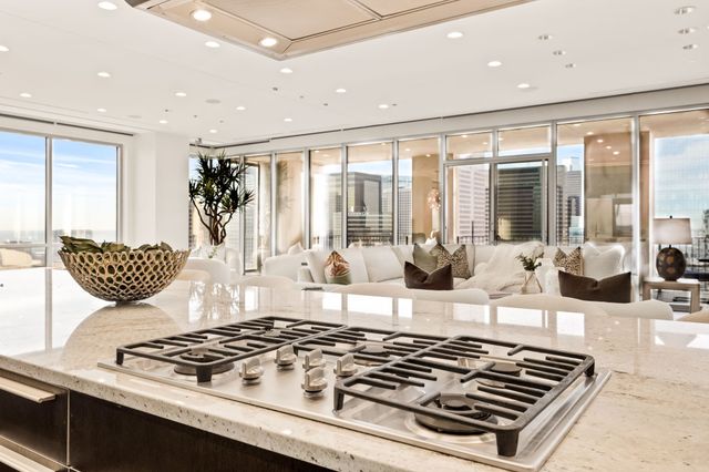 1717 Arts Plaza 2002, Dallas, TX 75201