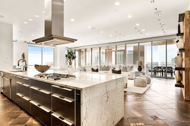 1717 Arts Plaza 2002, Dallas, TX 75201