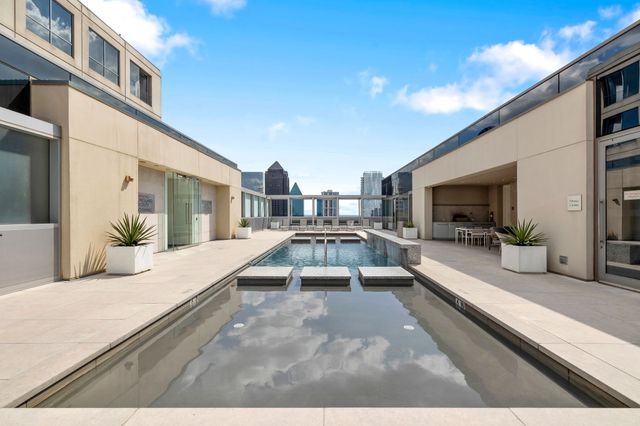 1717 Arts Plaza 2002, Dallas, TX 75201