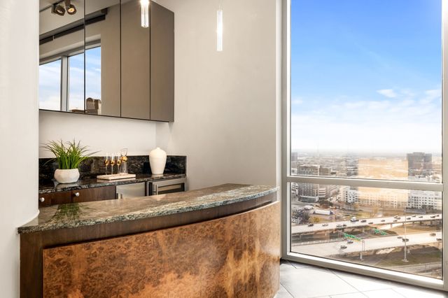 1717 Arts Plaza 2002, Dallas, TX 75201