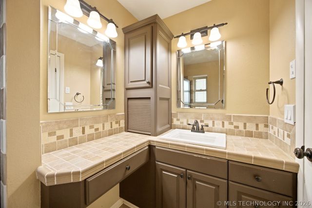1703 E Comanche Avenue, Mcalester, OK 74501