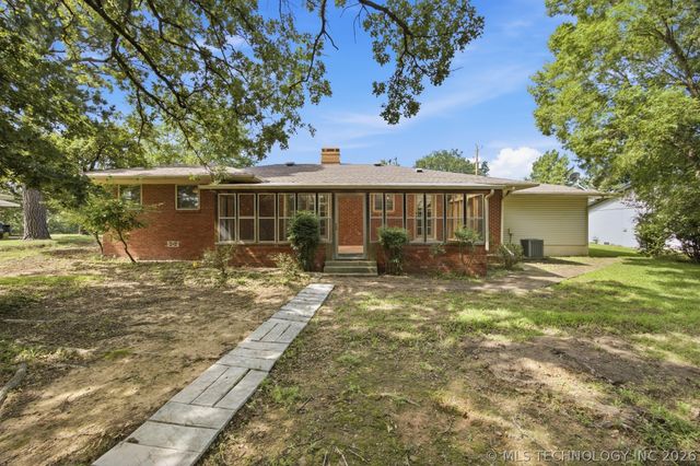 1703 E Comanche Avenue, Mcalester, OK 74501