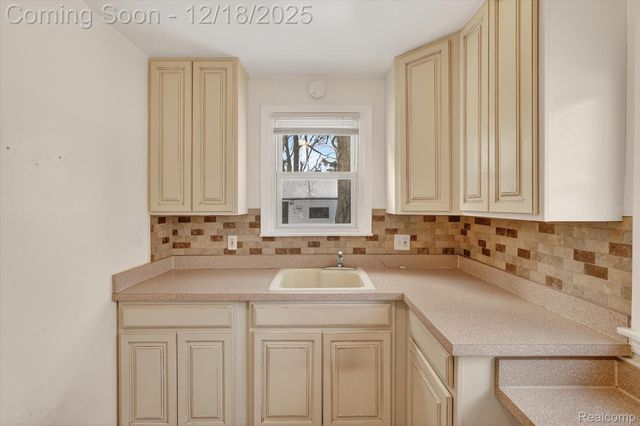 18515 Sumner, Redford Charter Township, MI 48240