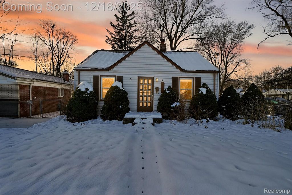 18515 Sumner, Redford Charter Township, MI 48240