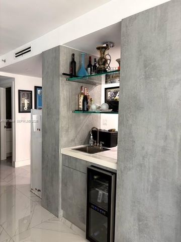 19667 Turnberry Way 27E, Aventura, FL 33180