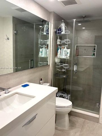 19667 Turnberry Way 27E, Aventura, FL 33180