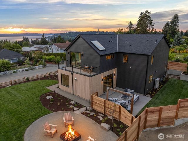 18638 2nd Avenue SW, Normandy Park, WA 98166