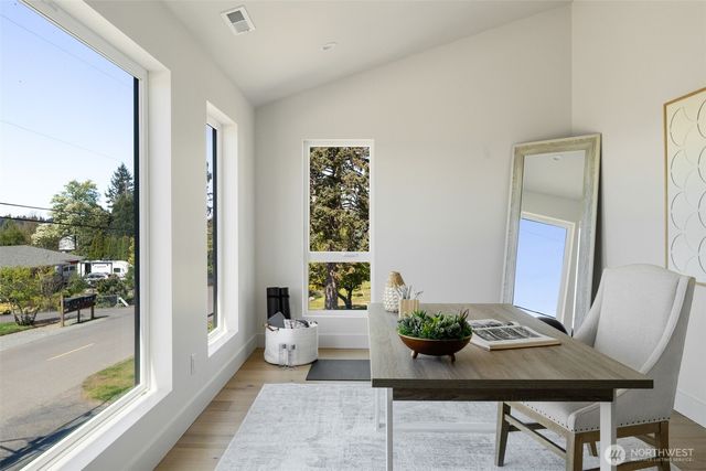 18638 2nd Avenue SW, Normandy Park, WA 98166