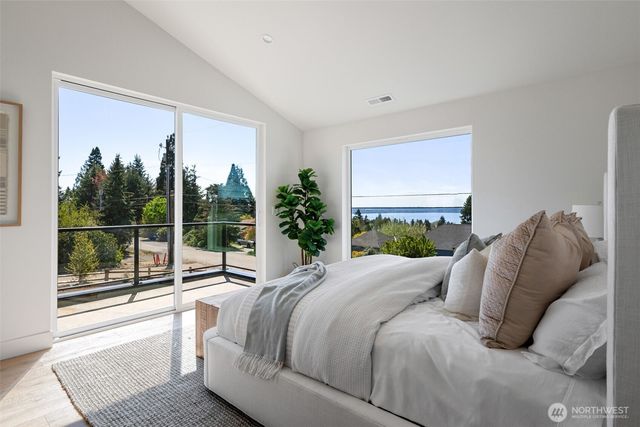 18638 2nd Avenue SW, Normandy Park, WA 98166