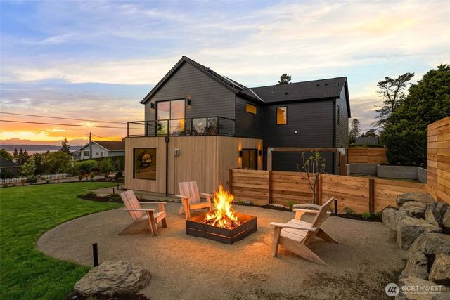 18638 2nd Avenue SW, Normandy Park, WA 98166