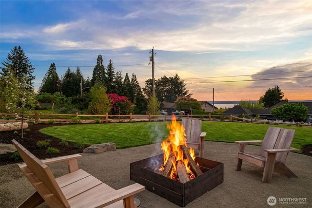 18638 2nd Avenue SW, Normandy Park, WA 98166
