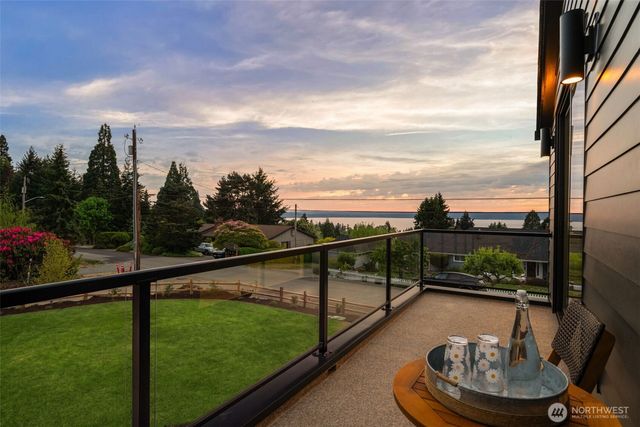 18638 2nd Avenue SW, Normandy Park, WA 98166