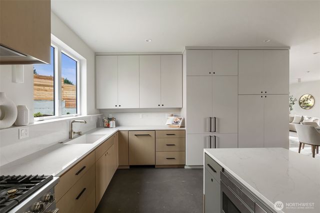 18638 2nd Avenue SW, Normandy Park, WA 98166