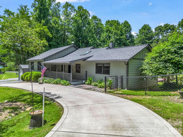 35 Chastain Hill Road, Mills River, NC 28759