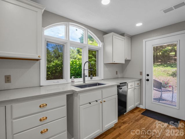 35 Chastain Hill Road, Mills River, NC 28759