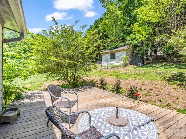 35 Chastain Hill Road, Mills River, NC 28759
