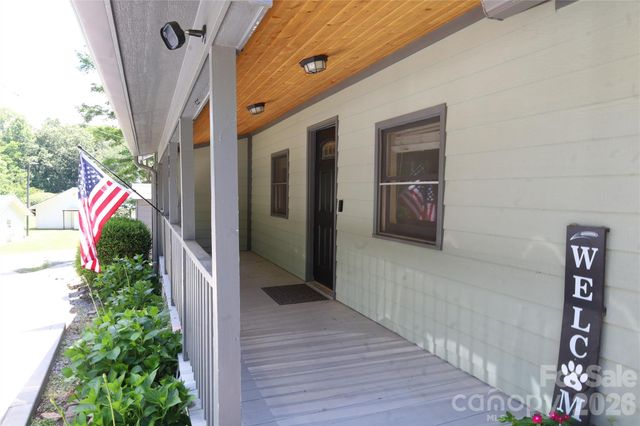 35 Chastain Hill Road, Mills River, NC 28759