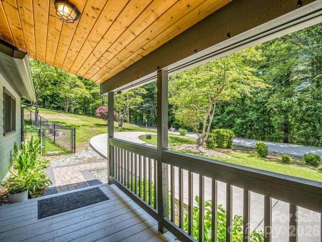 35 Chastain Hill Road, Mills River, NC 28759