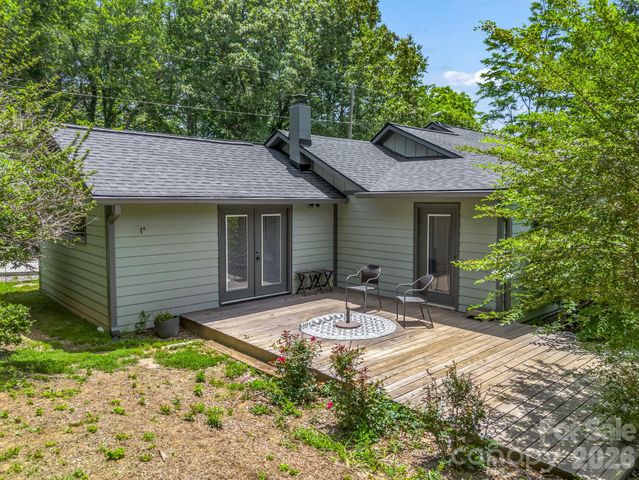 35 Chastain Hill Road, Mills River, NC 28759