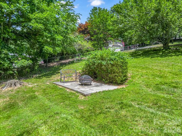 35 Chastain Hill Road, Mills River, NC 28759