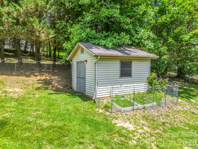 35 Chastain Hill Road, Mills River, NC 28759
