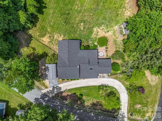 35 Chastain Hill Road, Mills River, NC 28759