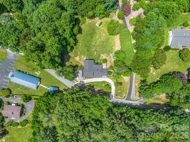 35 Chastain Hill Road, Mills River, NC 28759