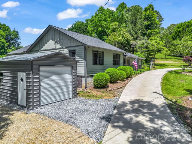 35 Chastain Hill Road, Mills River, NC 28759