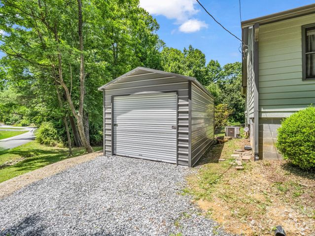 35 Chastain Hill Road, Mills River, NC 28759