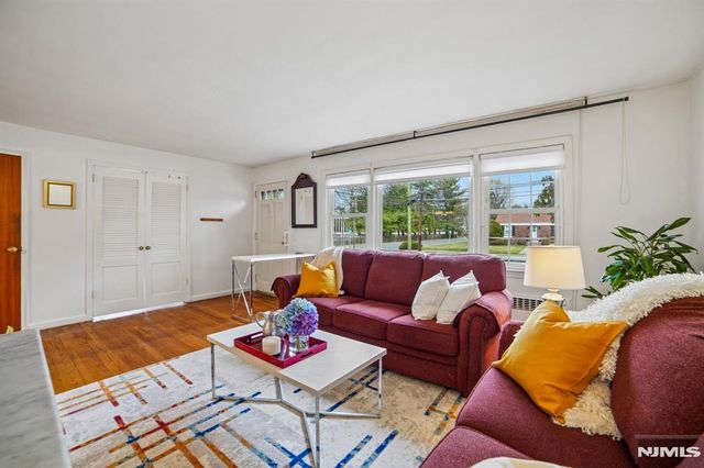 284 Madison Avenue, Cresskill, NJ 07626