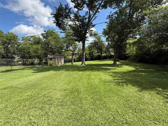 670 Fawn Drive, Houston, TX 77015