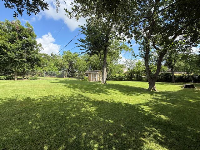 670 Fawn Drive, Houston, TX 77015