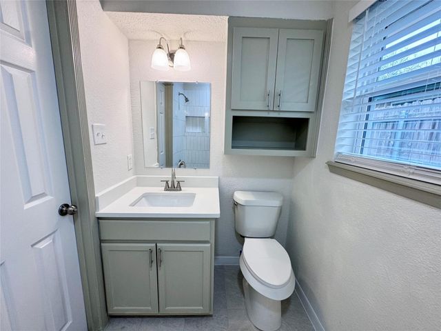 2301 N Thomspon Street, Conroe, TX 77303