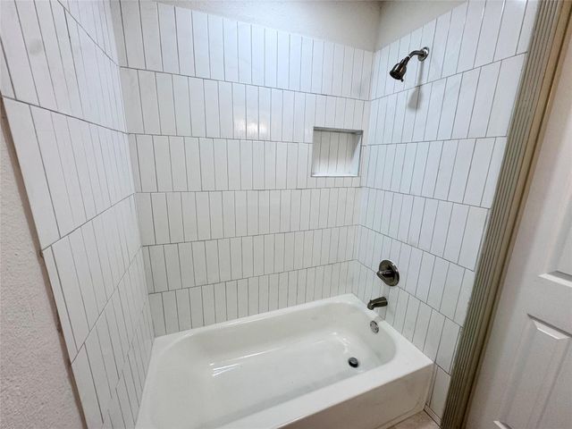 2301 N Thomspon Street, Conroe, TX 77303