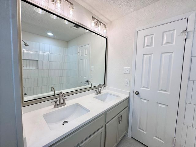 2301 N Thomspon Street, Conroe, TX 77303