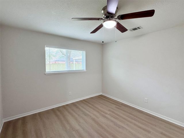 2301 N Thomspon Street, Conroe, TX 77303