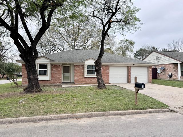 2301 N Thomspon Street, Conroe, TX 77303