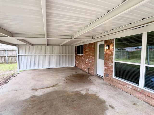 2301 N Thomspon Street, Conroe, TX 77303