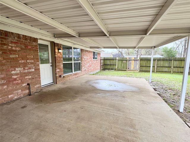 2301 N Thomspon Street, Conroe, TX 77303