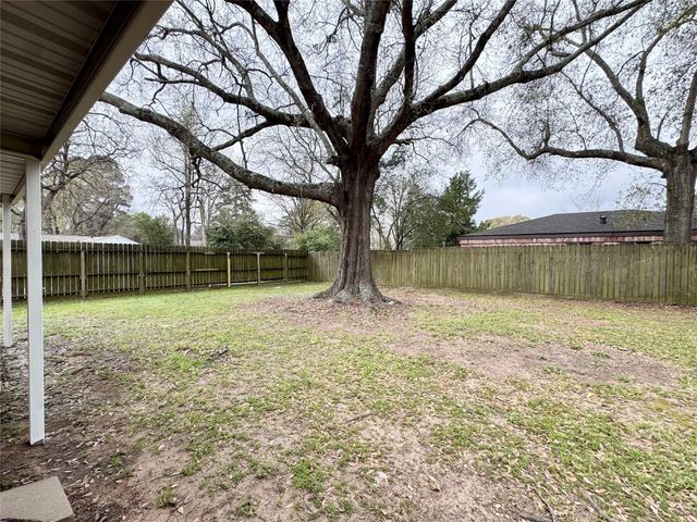 2301 N Thomspon Street, Conroe, TX 77303