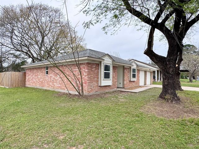 2301 N Thomspon Street, Conroe, TX 77303