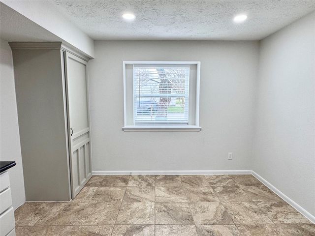 2301 N Thomspon Street, Conroe, TX 77303